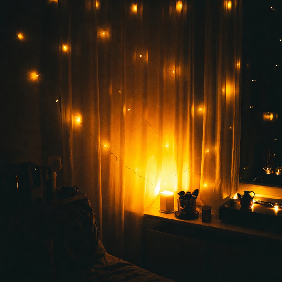 Menciptakan Suasana Menyenangkan dengan Cahaya dan Aroma